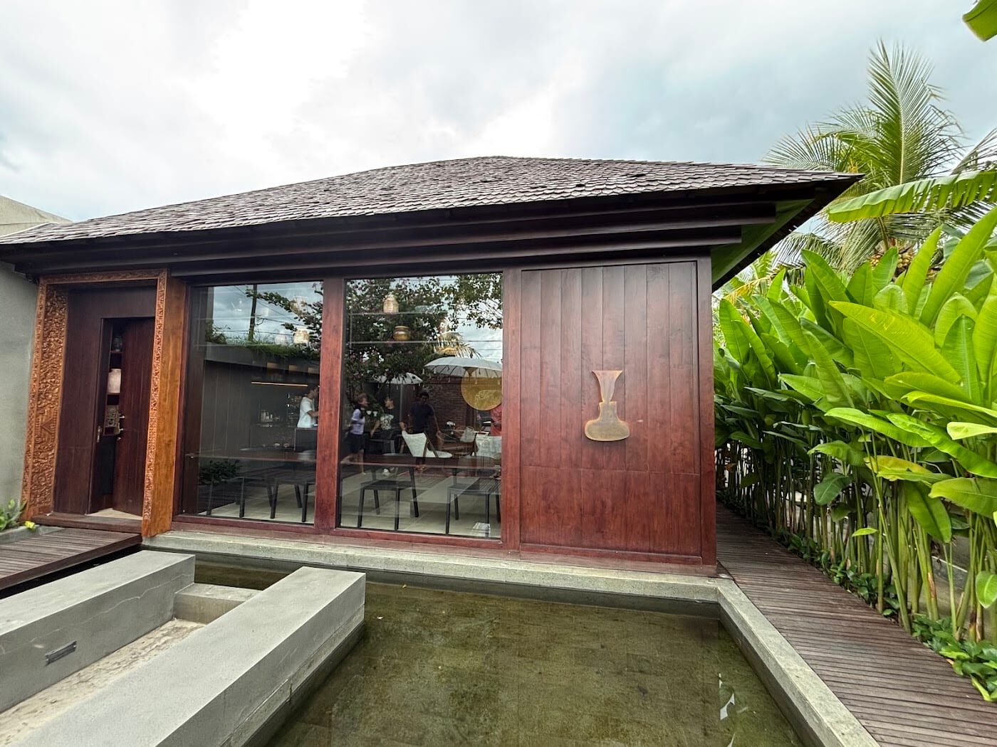 A hidden courtyard for coffee and matcha